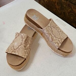 DV by Dolce Vita Women's Beige Snake Print Platform Sandals size 10